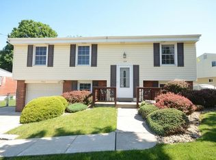 104 Aberdeen Dr, Oakdale, PA 15071