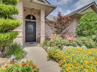 210 Lisa Way, Red Oak, TX 75154