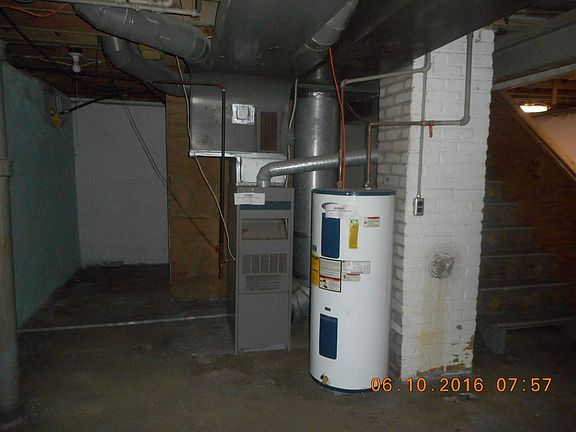 2nd image of 919 E Irvington Ave