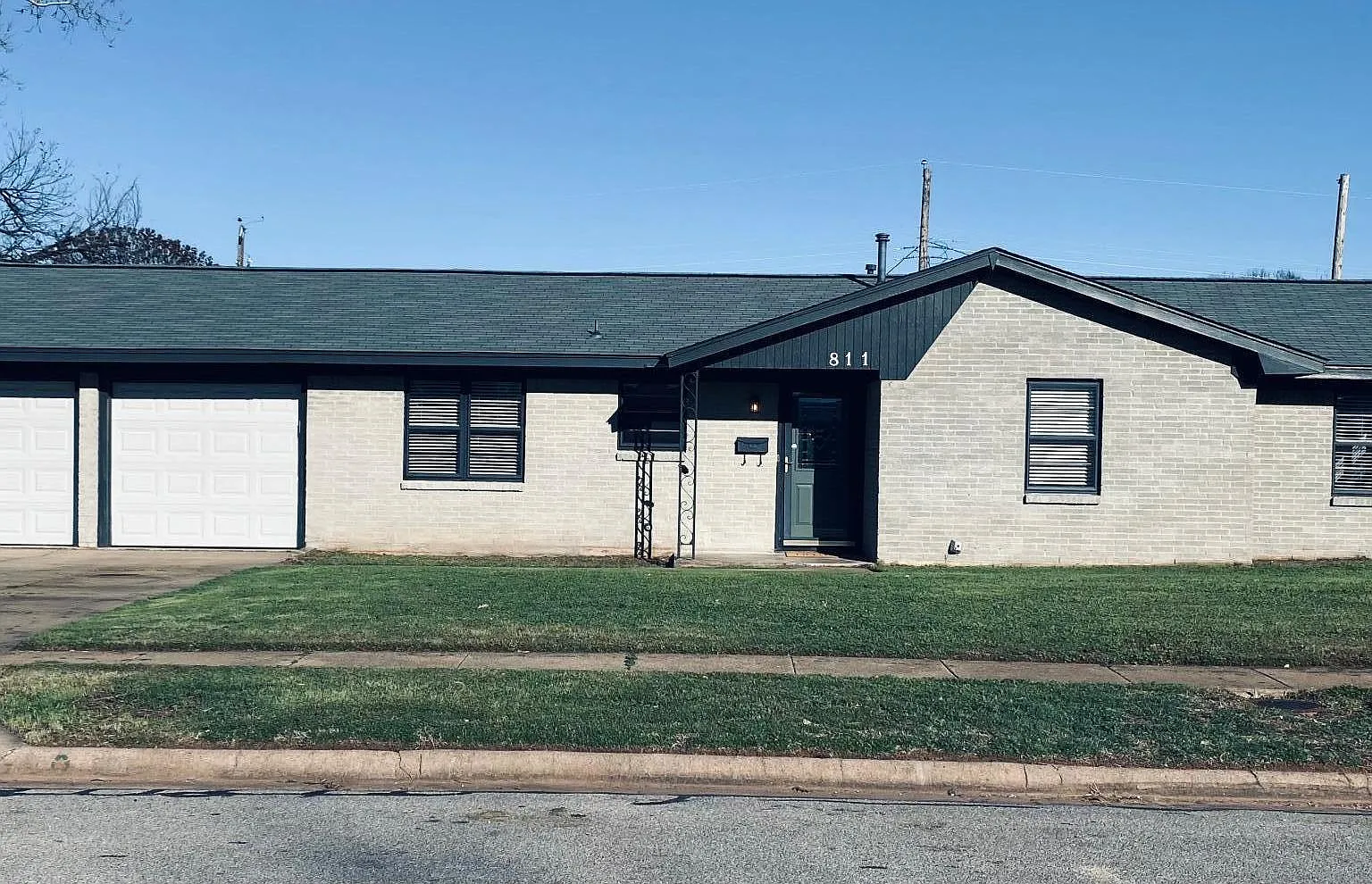 3 bed, 1256 sqft, $1,800 — Photo 1