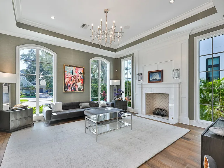 629 Riviera Dr — Photo 6