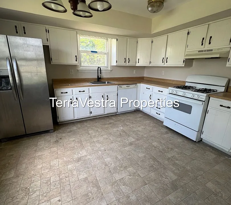 13-15 Grasmur Ct