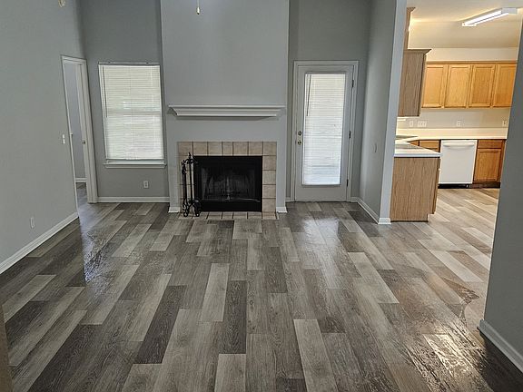 2nd image of 102 Hummingbird Ct