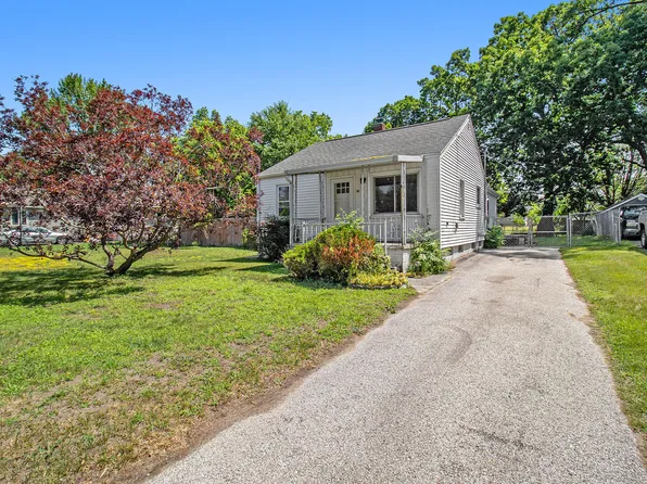 810 N James St, Ludington, MI 49431