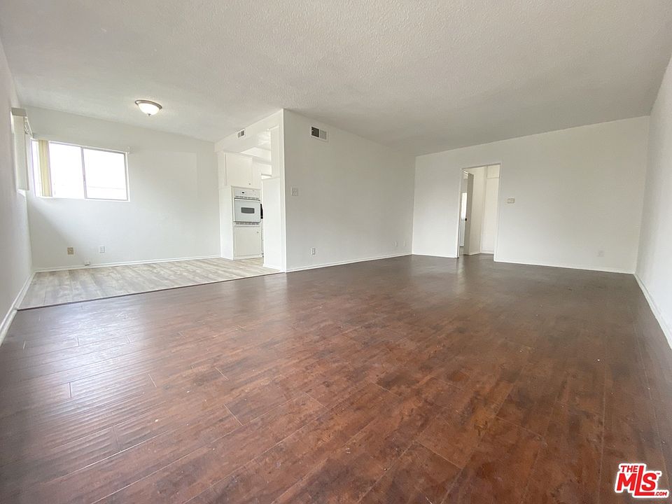 1st image of 118 W Buckthorn St Unit 3