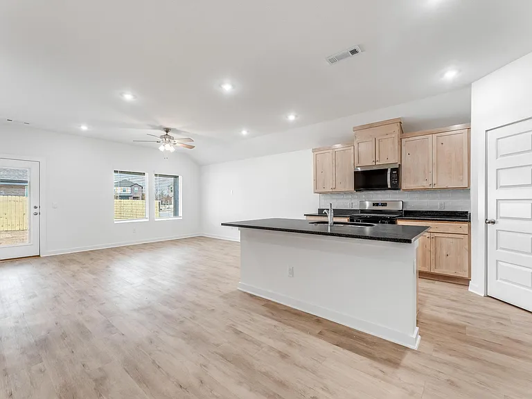114 S Maroon Ave — Photo 16