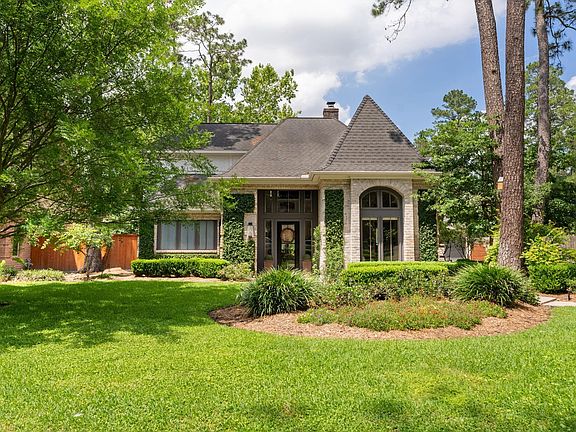2nd image of 6 Robin Springs Pl