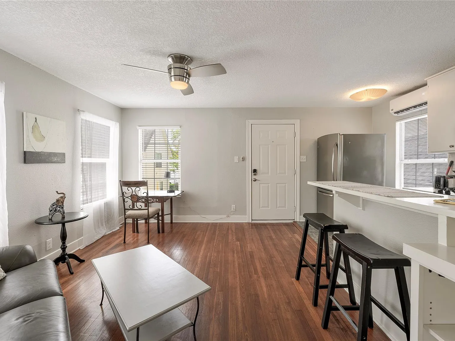 1 bed, 1.0 bath, 600 sqft, $1,600 — Photo 3
