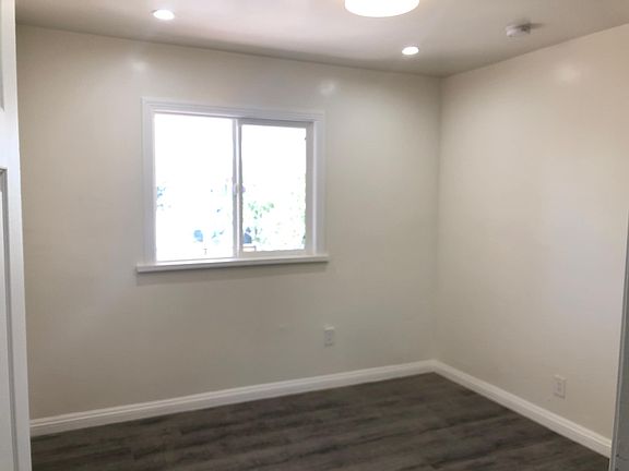 3rd image of 1115 Pleasant View Ave