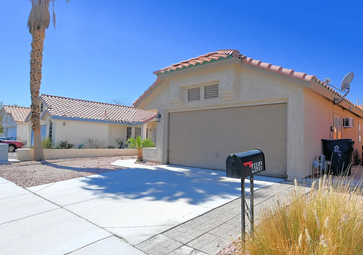 One story house near Rainbow and Alexander - 3 Bedrooms - No Pets — Photo 2