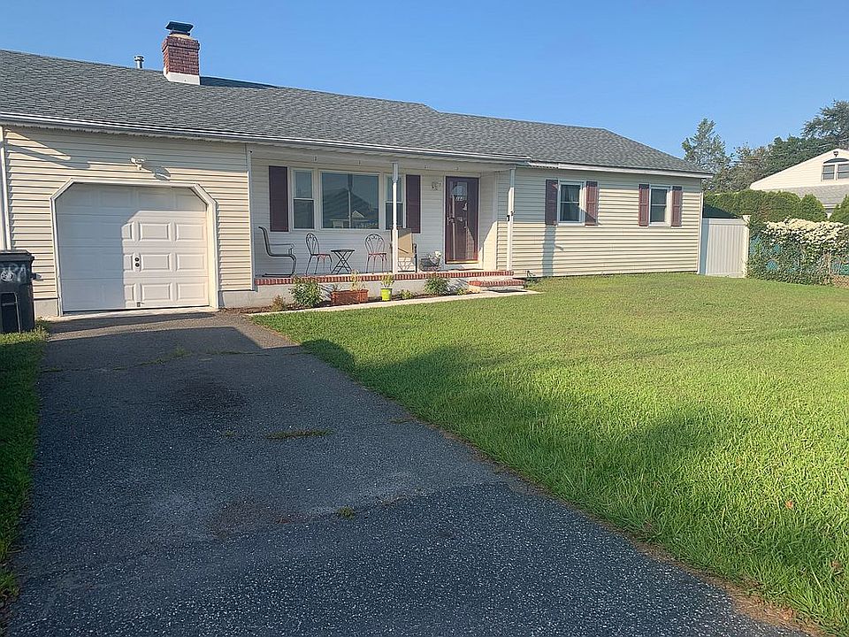 1st image of 284 Maine St