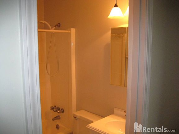 Full Bath off Hall