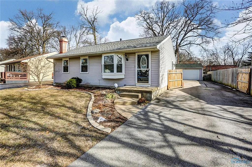 137 Bromwich Ln photo 1
