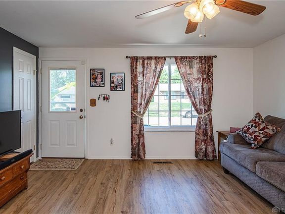 4th image of 4866 Lodgeview Dr