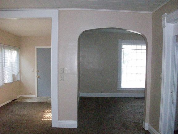 4th image of 517 Charles St