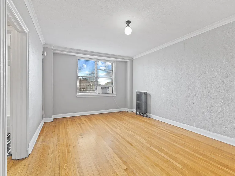 Piccadilly Apartments — Photo 15