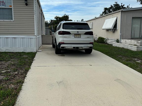 3rd image of 303 NW 50th St