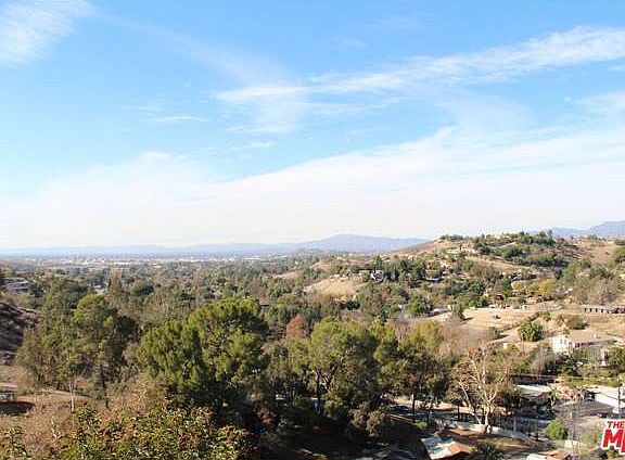 4th image of 9856 Sunland Blvd