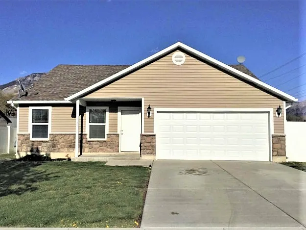 186 W Gate Ln — Photo 1