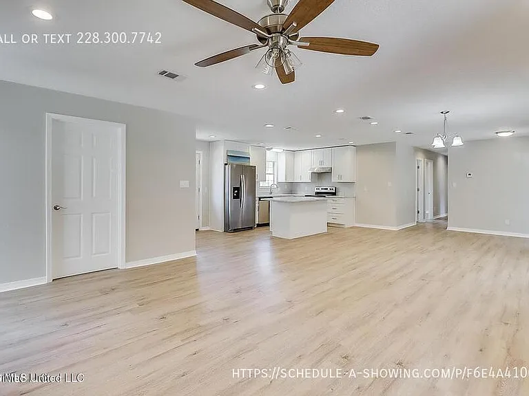 912 Maple St — Photo 8