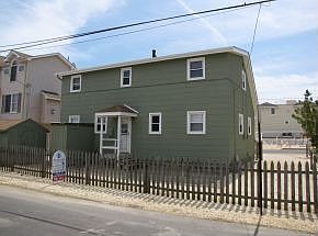 3rd image of 1 W Lavenia Ave