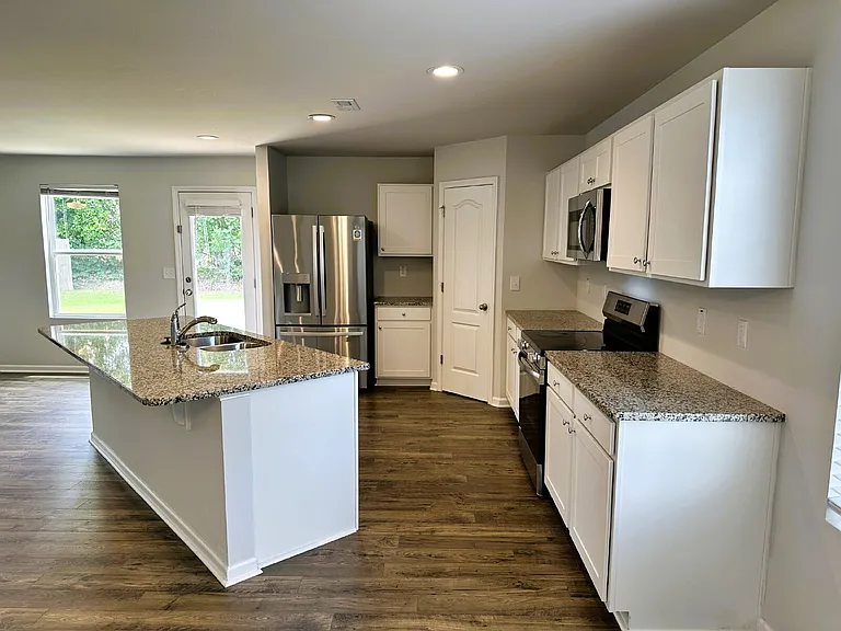 240 Melbourne Dr — Photo 4