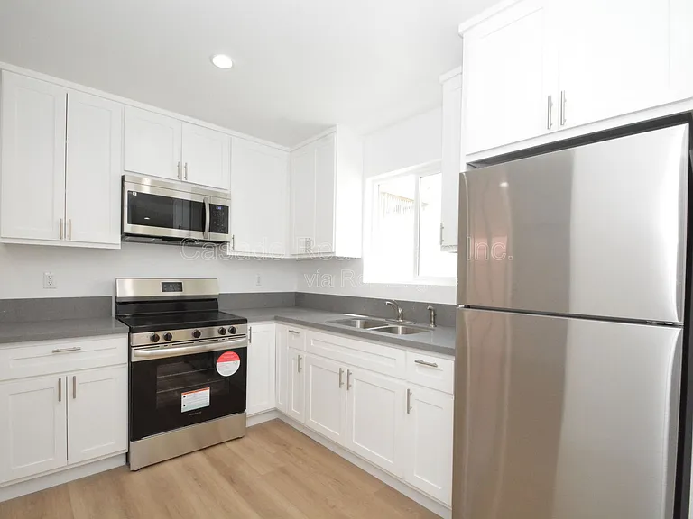 134 E Market St — Photo 4