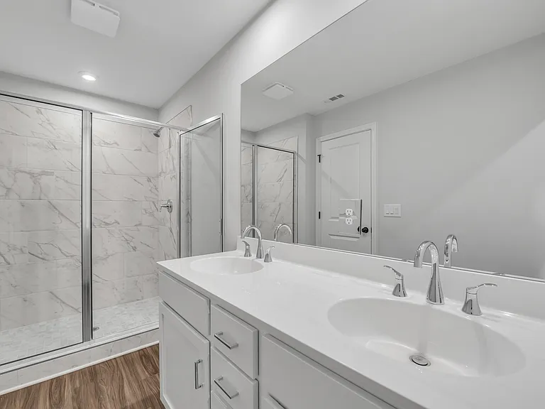 801 York Aly — Photo 4