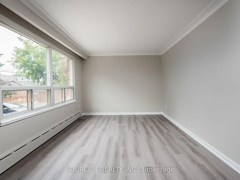 122 5th St #8 — Photo 6