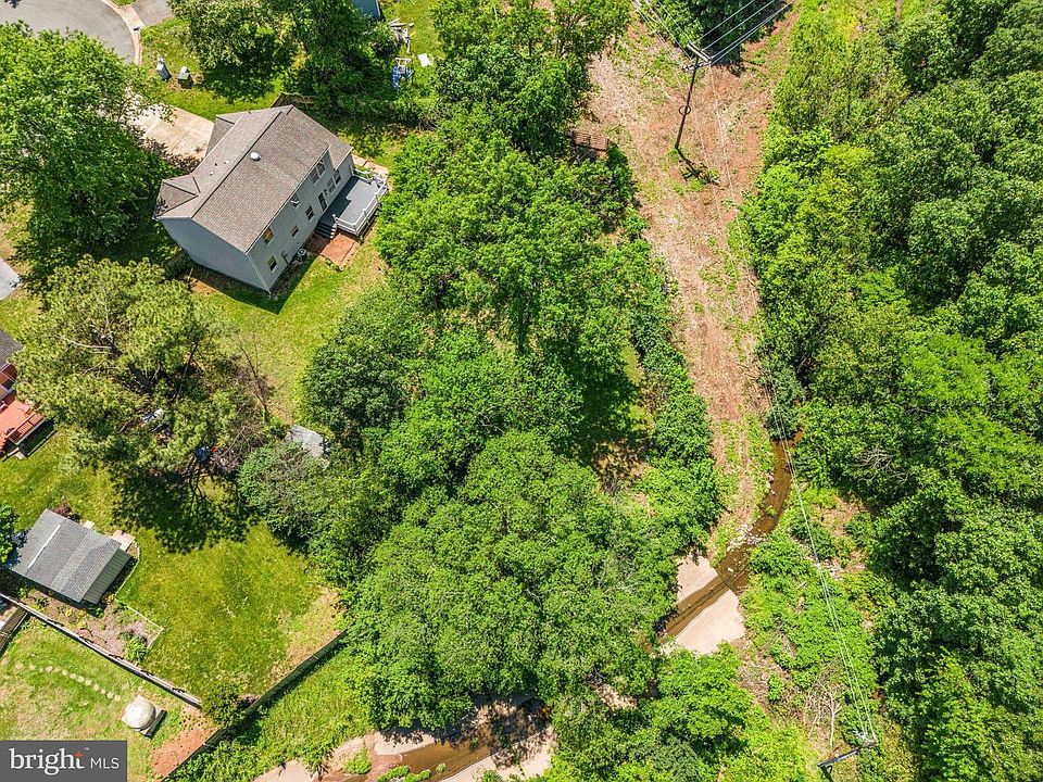 1st image of 8008 Deward Ct