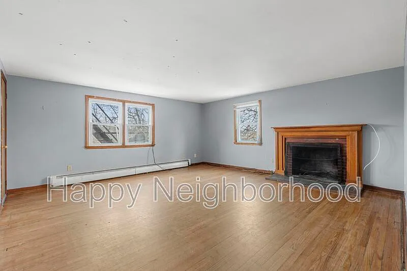 3 bed, 1.0 bath, 1100 sqft, $1,650 — Photo 1