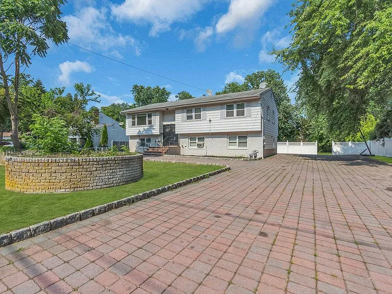 459 Norwood Ave — Photo 2