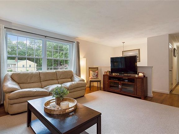 5th image of 8 Briarwood Dr