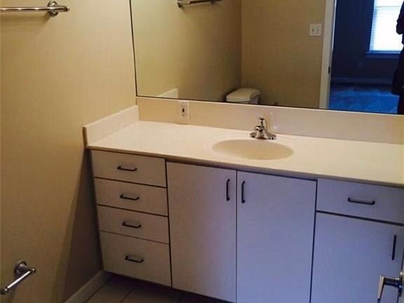 5th image of 3922 Gilbert Ave #212A