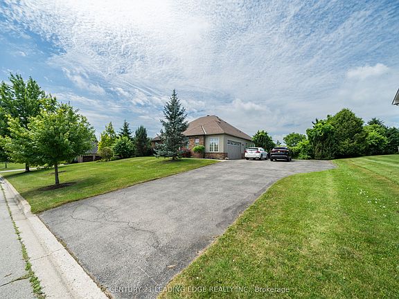 4th image of 27 Karendale Cres