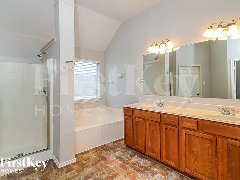 424 Stampede Ct — Photo 11