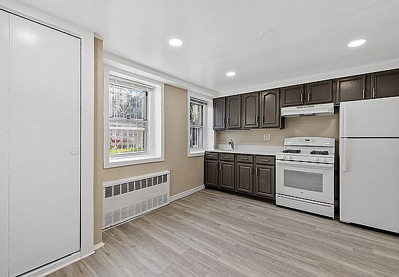 3rd image of 477 Midwood St #1
