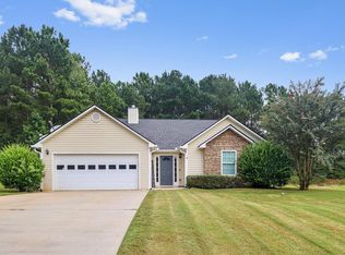 16 Palmer Pl, Grantville, GA 30220