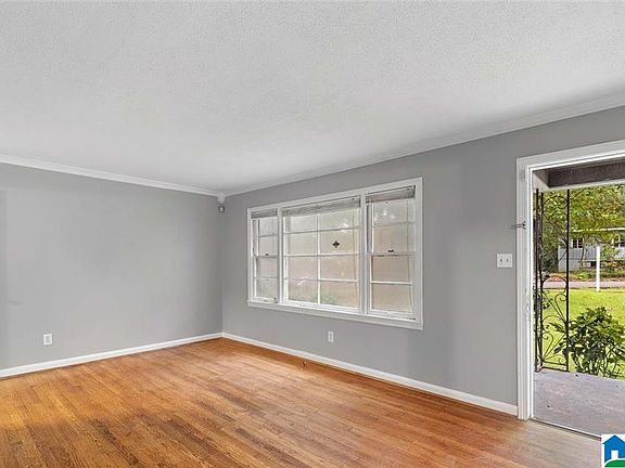 5th image of 932 Charles Ct