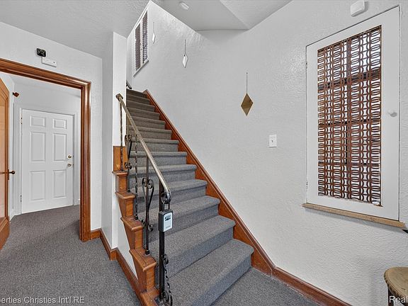 4th image of 17511 Indiana St