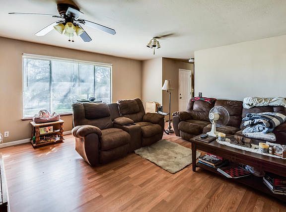 3rd image of 701 Coyote Ln
