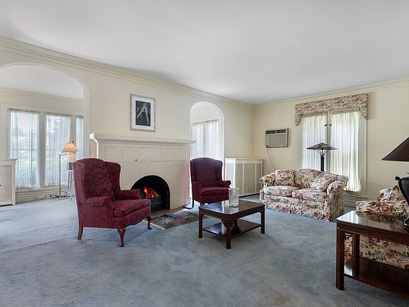3rd image of 938 Fair Oaks Ave