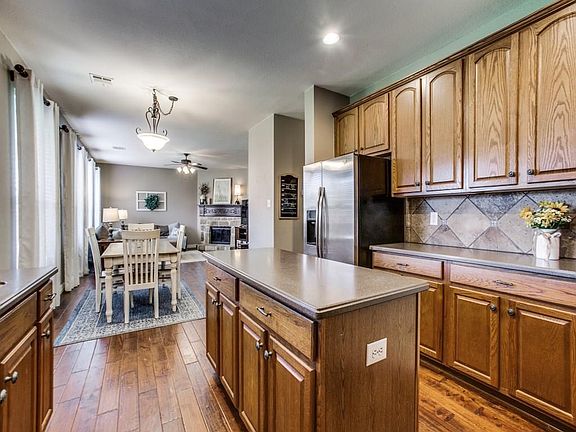 3rd image of 2900 Abby Ln