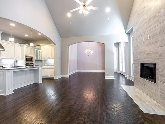 4th image of 633 Royal Minister Blvd