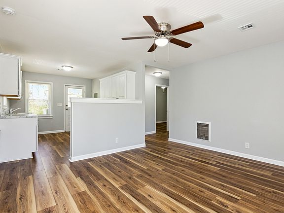 4th image of 422 Hickory Hills Dr
