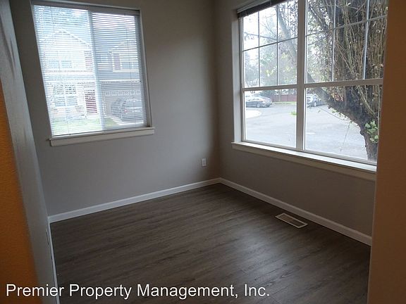 3rd image of 3612 NE 42nd St