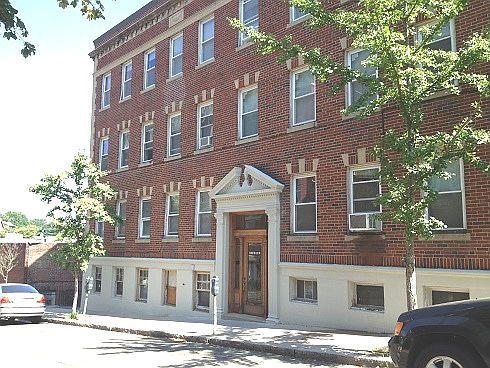2nd image of 203 Winthrop Rd APT 3