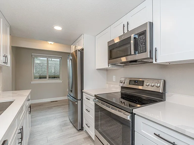8720 Carr Loop — Photo 3