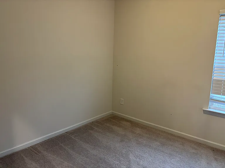 115 Marion Dr — Photo 7