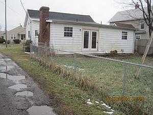 2nd image of 445 Charles St #53/0694